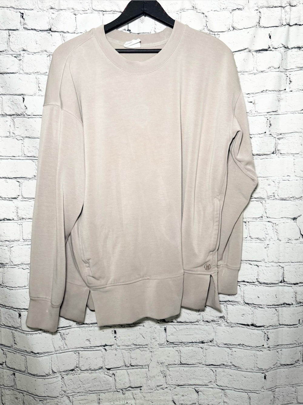 Women’s Crewneck Sweatshirt in Light Beige. Size M